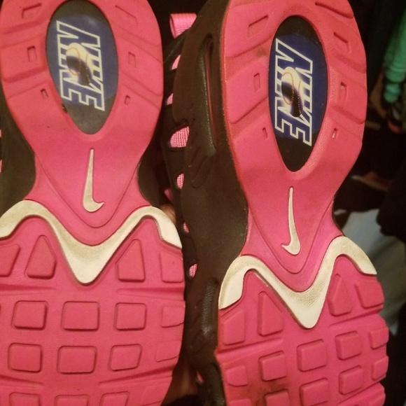 Nike - Picture 4 of 6